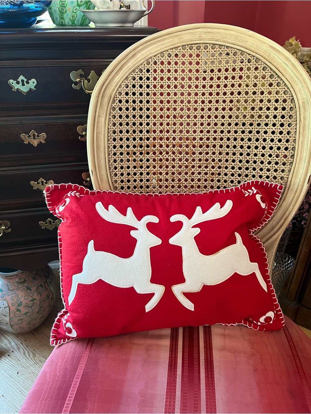 VTG Pier 1 Imports Christmas Felt Applique Throw Pillow Blanket Stitch Reindeer
